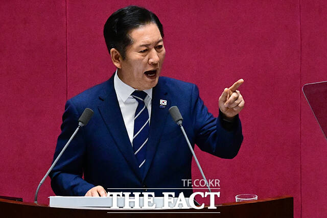 정청래 더불어민주당 대표(사진)가 9일 3대 개혁 완수를 거듭 강조하면서, 검찰개혁에 이어 추석 전 마무리를 예고했던 사법개혁에도 속도전을 이어갈지 관심이 쏠린다. /남윤호 기자