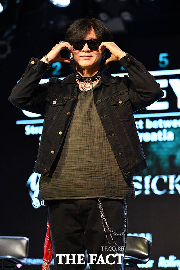 가수 윤도현이 투병 완치 소식을 전한 지 1년 만에 재검 결과를 공개했다. /남용희 기자