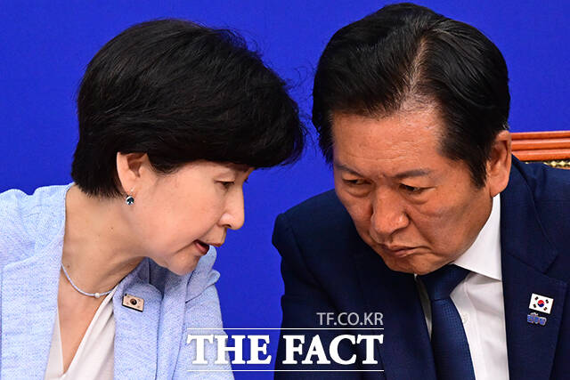 일각에서는 연이은 개혁 추진으로 인한 여론 부담과 야당과의 협치 흐름을 고려해 민주당이 사법개혁 추진 속도를 조절할 수 있다는 관측이 제기된다. /남윤호 기자