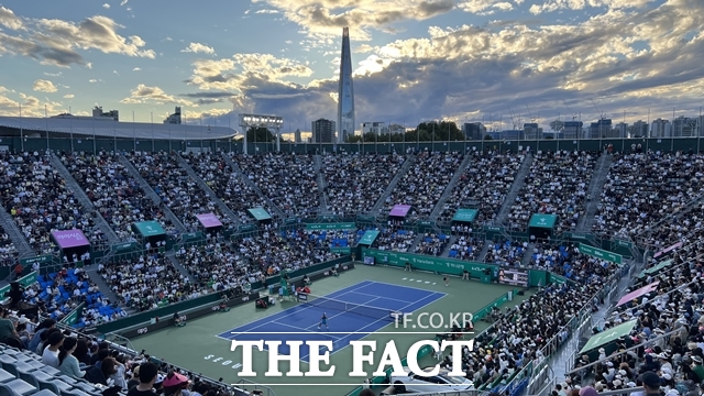 지난해 하나은행 코리아오픈테니스대회 단식 결승전이 열렸던 올림픽공원 센터코트에 만원 관중이 들어찬 모습./코리아오픈조직위