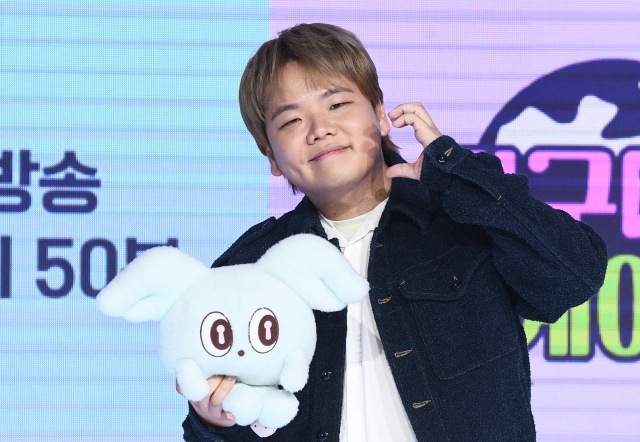 여행 유튜버 곽튜브가 결혼 소식을 알렸다. 사진은 지난 20일 ENA 새 예능프로그램 지구마불 세계여행3 제작발표회에 참석해 포즈를 취하고 있는 모습. /마포구=서예원 기자