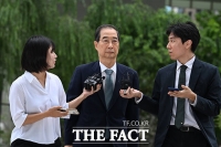  '서희건설 매관매직 의혹' 참고인 출석하는 한덕수 전 총리 [TF사진관]