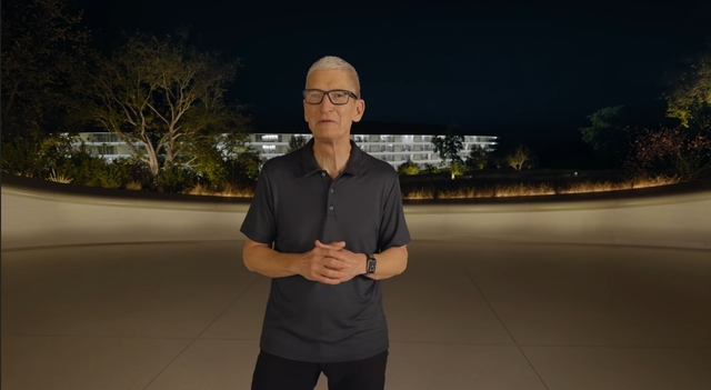 9일(현지시간) 미국 캘리포니아 쿠퍼티노 애플파크에서 열린 신제품 공개 행사에서 팀 쿡 최고경영자(CEO)가 아이폰 17 시리즈를 소개하고 있다. /애플 유튜브 캡쳐