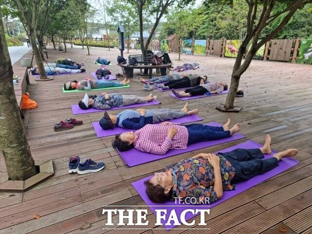 당진시보건소 상반기 숲에서 건강 더하기 프로그램 운영 장면. /당진시