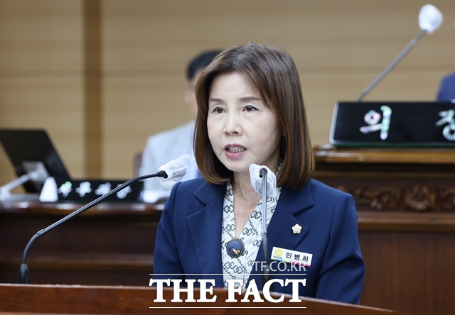 민병희 부여군의원이 9일 부여군의회 제294회 임시회 제1차 본회의에서 5분 자유발언을 하고 있다. /부여군의회