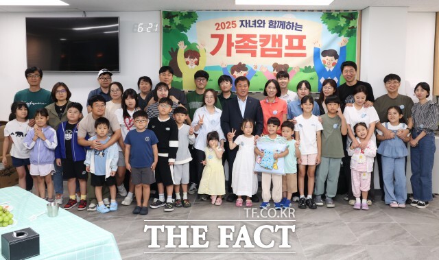 정읍시가 직원 복지를 가족까지 확대한 자녀와 함께하는 가족캠프를 열고 가족친화 직장문화 조성에 앞장섰다. / 정읍시