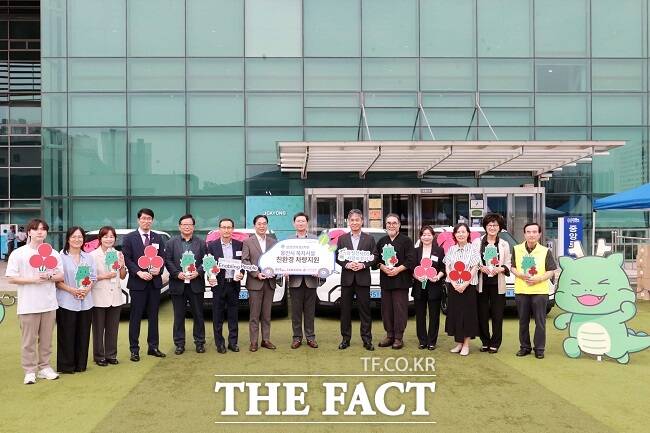 용인지역 복지기관 5곳 친환경 차량 지원사업 전달식 /용인시