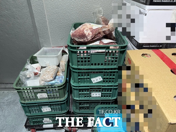 축산물의 보관 기준을 위반해 냉장육을 냉동실에 보관하고 있는 모습./대전시