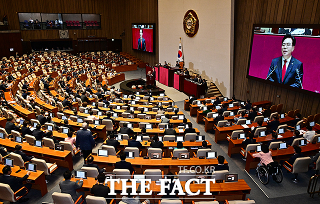 송언석 국민의힘 원내대표가 10일 오전 서울 여의도 국회에서 열린 본회의에 참석해 교섭단체 대표 연설을 하고 있다. /배정한 기자