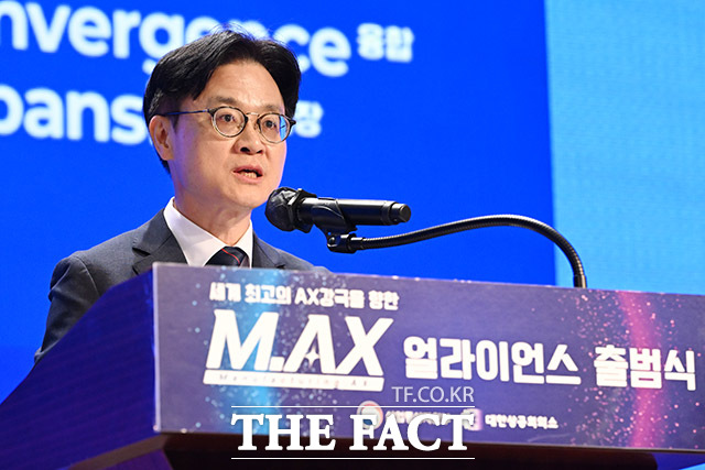 제조 AX 얼라이언스 출범식 개회사 하는 김정관 산업통상자원부 장관.