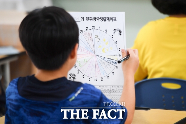 교육부는 10일 2026학년도 공립 유·초·특수 신규교사 임용시험 모집공고 현황을 공개했다. 사진은 서울의 한 초등학교. /장윤석 기자