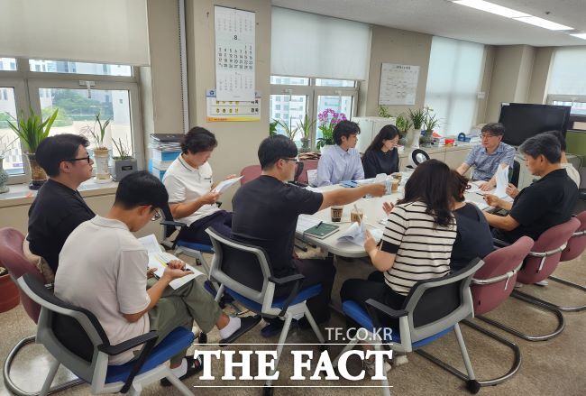 부천시 공공건축물 공사비 절감 TF 회의 모습./부천시