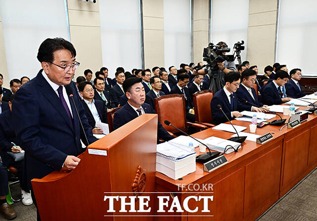 기관보고하는 김영환 충북도지사.