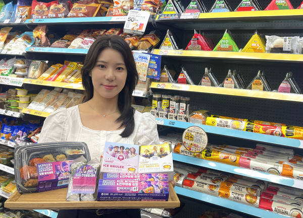 GS25가 넷플릭스 영화 케이팝 데몬 헌터스와 손잡고 K-푸드를 기반으로 한 컬래버레이션 상품을 오는 17일부터 선보인다. /GS25