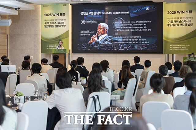 이은경 유엔글로벌콤팩트(UNGC) 실장이 주제강연을 펼치고 있다.