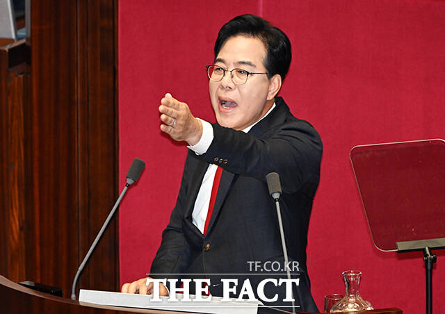 송언석 국민의힘 원내대표가 10일 오전 서울 여의도 국회에서 열린 본회의에 참석해 교섭단체 대표 연설을 하고 있다. /국회=배정한 기자