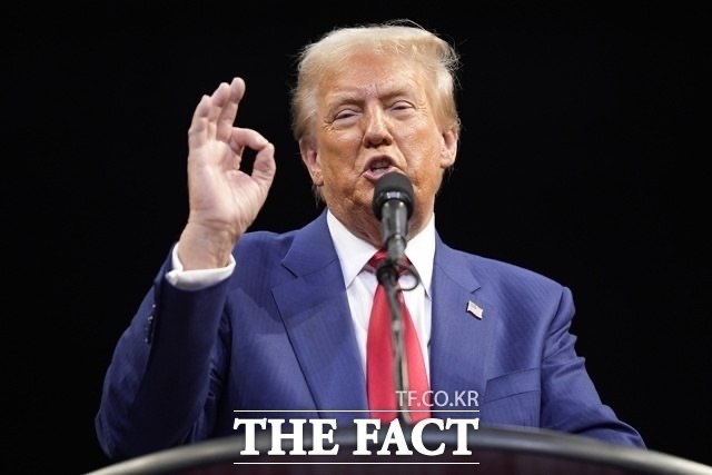 도널드 트럼프 미국 행정부의 강경한 이민자 단속 배경엔 그의 지지 세력인 마가(MAGA)를 결속하려는 의도가 있다는 분석이 나왔다. /AP.뉴시스