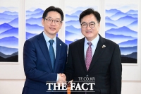  김경수 지방시대위원장 접견한 우원식 국회의장 [TF사진관]