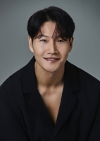  김종국, 갤럭시코퍼레이션과 전속계약…지드래곤·송강호와 한솥밥