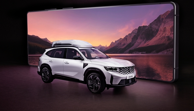 르노코리아는 플래그십 스포츠유틸리티차(SUV) 그랑 콜레오스 출시 1주년을 맞아 실시한 고객 설문에서 응답자의 95% 이상이 차량에 지속적인 만족감을 나타냈다고 11일 밝혔다. 르노 그랑 콜레오스 에스카파드(escapade) 루프박스 버전. /르노코리아