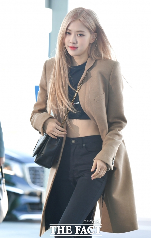 블랙핑크 로제가 2025 MTV 비디오 뮤직 어워즈에서 브루노 마스와 협업한 아파트로 대상에 속하는 올해의 노래상을 받는 영예를 안았다. 이는 K팝 역사상 최초의 수상이다. /더팩트 DB