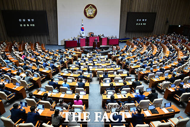 신상발언 나선 권성동 의원.