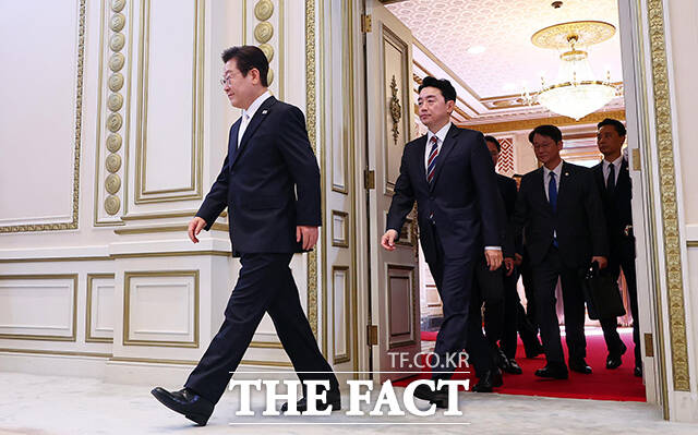 이재명 대통령이 입장하고 있다. /뉴시스