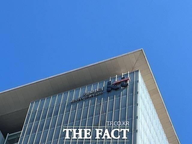 KT가 소액결제 피해에 대한 사과문을 발표하고 재발 방지를 위한 후속 조치를 약속했다. /더팩트 DB