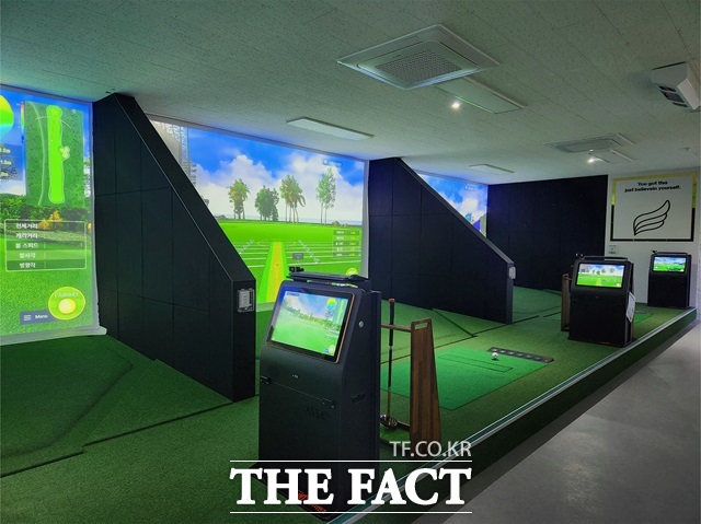 도봉구 역시 창동문화체육센터 지하 1층에 84㎡ 규모의 스크린파크골프장을 조성해 지난달 18일 정식 개장했다./도봉구