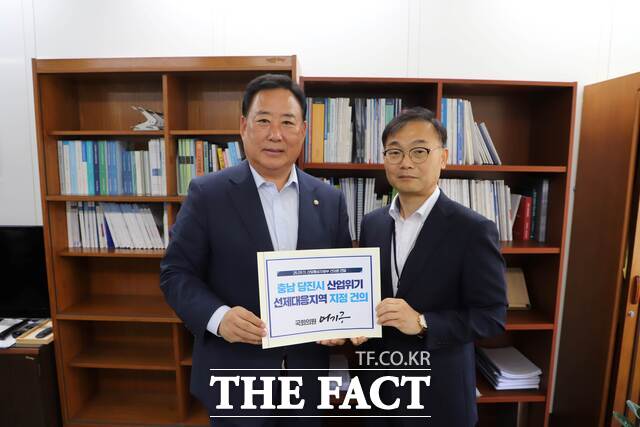 어기구 의원이 11일 세종 정부청사 관계 공무원들과 릴레이 면담을 갖고 당진 지역 주요 현안 해결을 위한 협력을 요청했다. /어기구 의원실