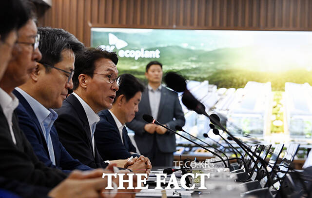 김민석 국무총리가 11일 오전 경기 용인시 처인구 반도체 클러스터에서 열린 현장 간담회에서 모두발언을 하고 있다. /청사사진기자단