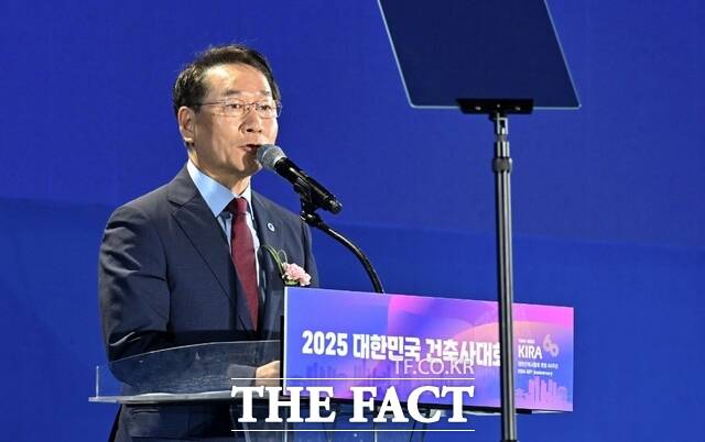 11일 송도컨벤시아에서 열린 제21차 인천 아시아건축사대회에서 유정복 인천시장이 축사를 하고 있다./인천시