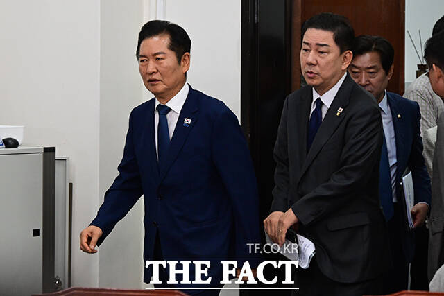 정청래 더불어민주당 대표가 10일 여야 원내지도부 회동에서 합의한 이른바 더 센 특검법 개정안 수정안에 대해 재협상을 지시했다. 사진은 정 대표. /남윤호 기자