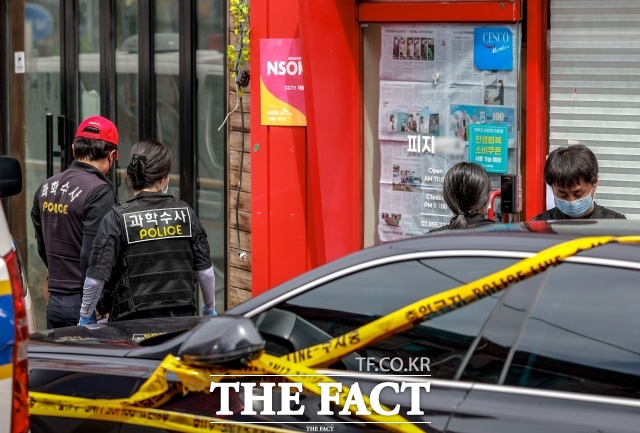 서울 관악경찰서는 11일 서울 관악구 조원동에서 흉기로 3명을 살해한 피자집 가맹점주 40대 남성에 대해 살인 혐의로 구속영장을 신청했다. /뉴시스