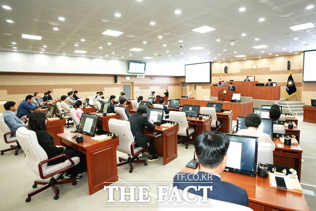 지난 제261회 아산시의회 임시회에서 본회의가 진행되고 있는 모습./아산시의회