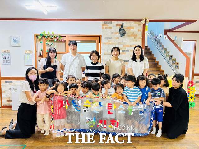 당진 예꼬어린이집이 12일 원내에서 ‘탄소중립 자원 순환 전시회’를 개최했다. /당진 예꼬어린이집