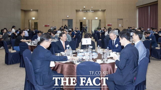 제37차 세종경제포럼 조찬 간담회가 12일 정부세종컨벤션센터에서 열리고 있다. /세종시