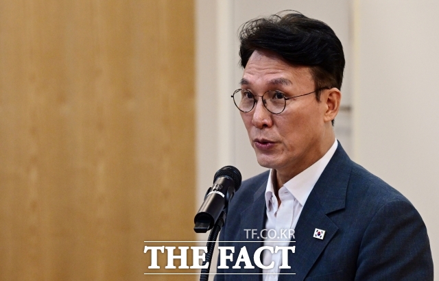 정부는 12일 범정부 합동 2025 국가자살예방전략을 수립하고 10년 내 경제협력개발기구(OECD) 자살률 1위 오명을 극복하겠다고 밝혔다. 김민석 국무총리는 이날 제9차 자살예방정책위원회를 개최하고 새 정부에서는 자살을 국가적 과제로 두겠다고 밝혔다. /임영무 기자