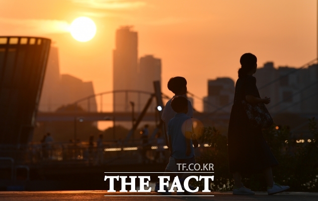 보건복지부 12일 2025년 제3차 의사상자심사위원회를 열어 화재 차량 인명 구조중 사망한 고(故) 정재연씨를 의사자로 인정했다고 밝혔다. 사진은 2023년 5월 19일 반포한강공원. /박헌우 기자