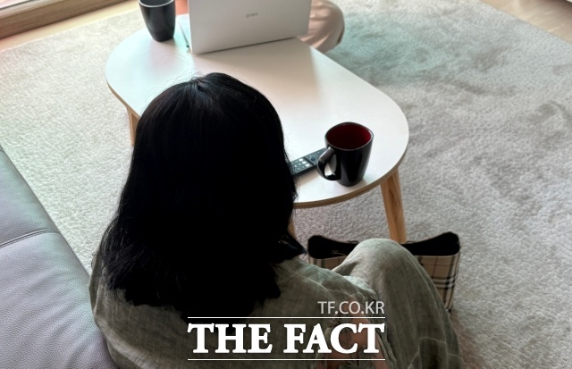 미군 위안부 피해자 A씨는 수치가 아니라 역사다. 기억해야 한다며 동두천 옛 성병관리소 건물 보존을 주장했다. 지난 10일 경기도 동두천의 모처에서 <더팩트>와 인터뷰 중인 A씨. /동두천=서다빈 기자