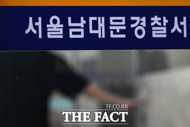 서울 남대문경찰서는 12일 오후 7시 30분 중국대사관 인근에서 집회, 행진을 신고한 민초결사대 등에 대한 진입 제한을 통고했다./ 더팩트DB