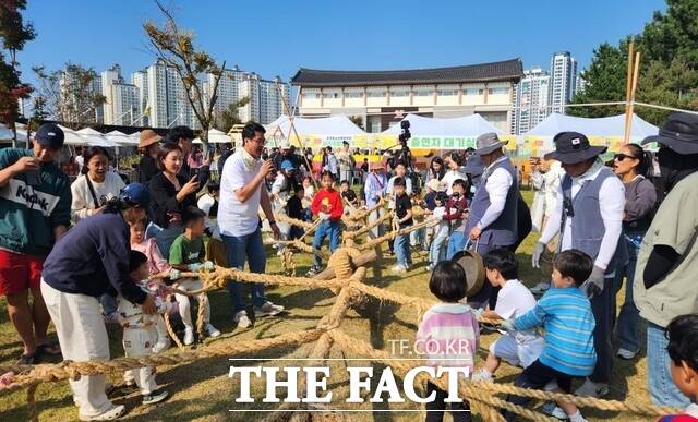 지난해 당진 기지시줄다리기박물관 줄다리기 문화 난장 행사 장면. /당진시
