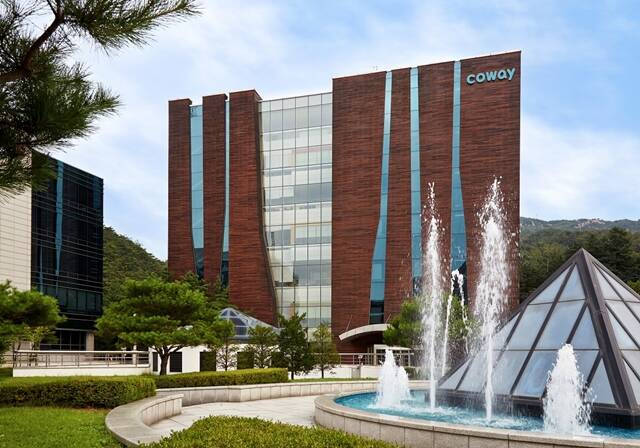 코웨이는 자사 환경기술연구소가 영국식품환경청이 주관하는 국제비교숙련도 평가 미생물 분석 분야에서 최고점을 획득했다고 12일 밝혔다. /코웨이