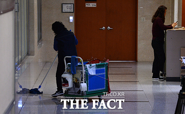 국회사무처가 의원실을 비롯한 국회 전 건물 사무실 내 개인 휴지통을 없애는 방안을 아이디어 차원에서 검토하고 있다. 사진은 기사와 무관함. /더팩트DB