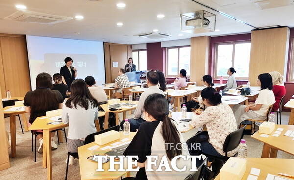 대전시 외국인주민통합지원센터가 12일 진행한 창업 교육을 끝으로 외국인 주민 취업 컨설팅 사업을 마무리했다./대전시사회서비스원