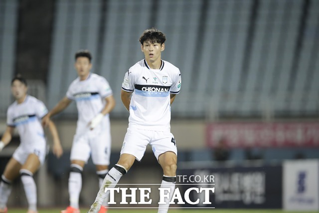 김포전에서 무패 행진을 끊은 천안시티FC는 1강 인천을 상대로 중위권 진입 여부를 테스트하게 된다./K리그