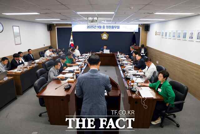당진시의회는 11일 의회 대회의실에서 ‘9월 중 의원출무일’을 개최했다. /당진시의회