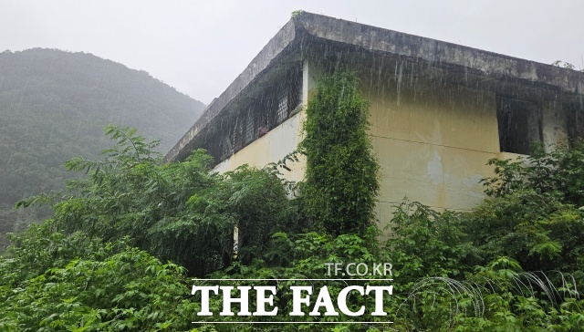 A 씨는 창문으로 뛰어내릴까 수없이 생각했다면서 왜 몽키하우스라고 했겠나. 우리를 무시해서 원숭이처럼 취급한 것이라고 말했다. /동두천=서다빈 기자