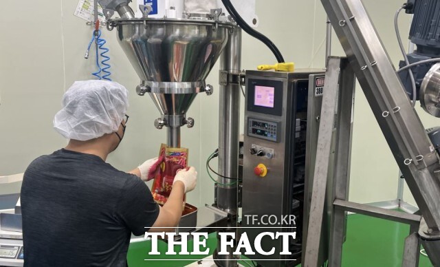 정읍시가 농식품가공업체의 경쟁력 강화를 위해 ‘2026년 농식품기업 맞춤형 지원사업’ 공모를 진행한다. 사진은 정읍의 한 농식품 가공업체 시설. /정읍시