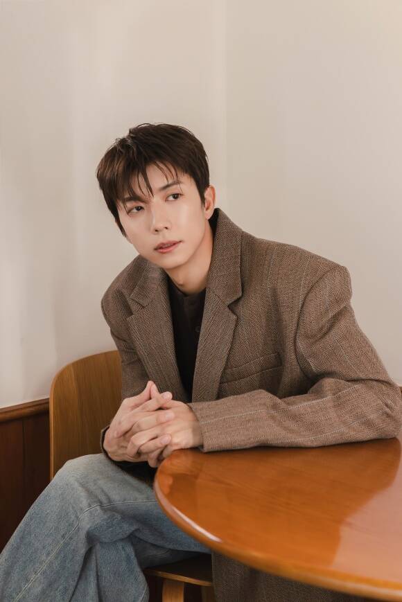 가수 장우영이 7년 8개월 만에 앨범 단위 신작인 아임 인투를 15일 발매하고 컴백한다./JYP엔터테인먼트